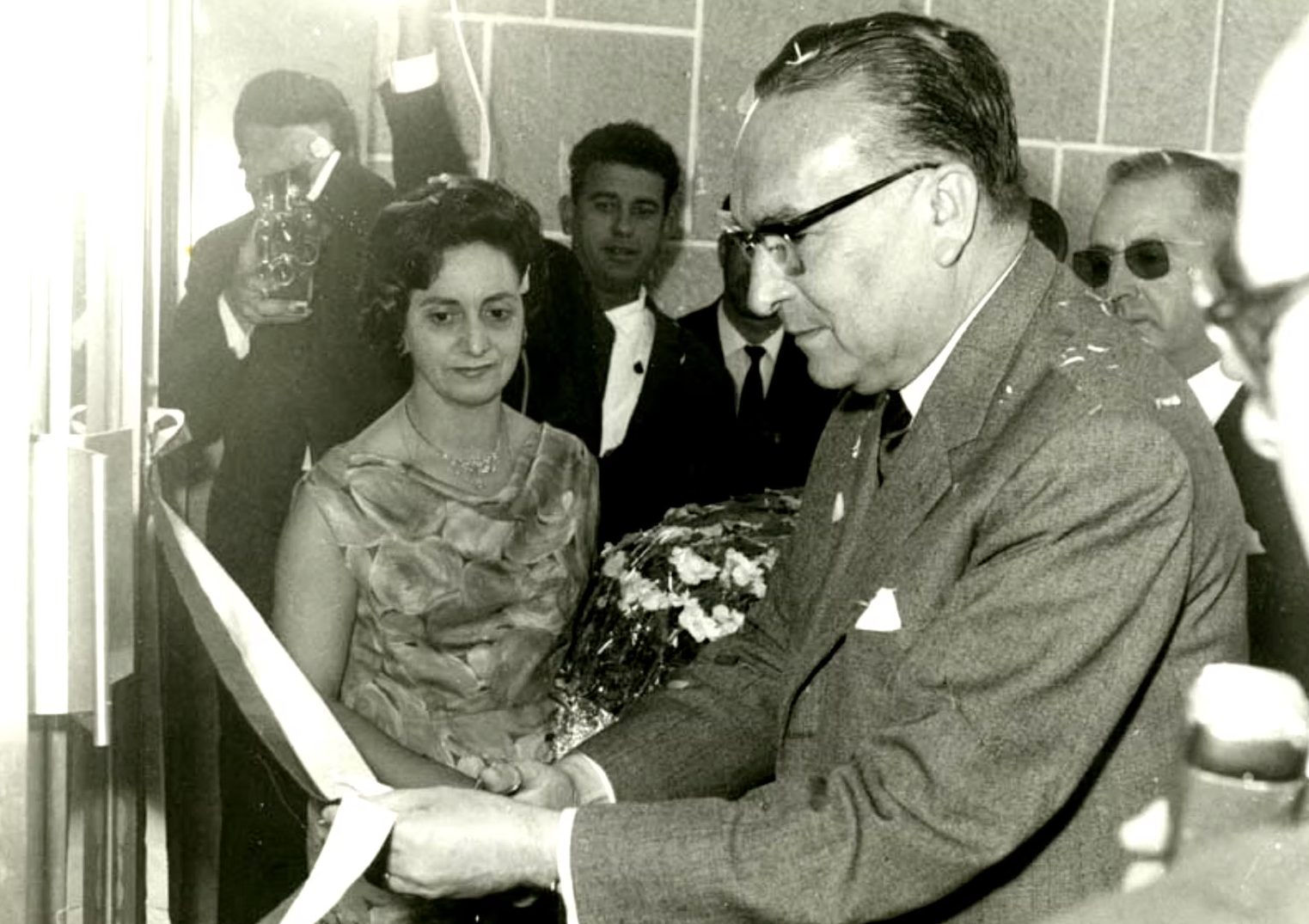 Inauguração da nova sede — pompa e circunstância